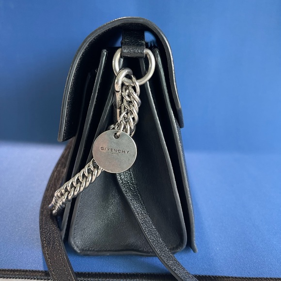 Givenchy GV3 Small Crossbody Bag handheld chain strap & leather shoulder strap. - Picture 3 of 12